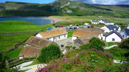 https://mdw-travel-data-us-east-1.s3.amazonaws.com/img/country/Ireland/Glencolmcille-Folk-Village/img_01.jpg