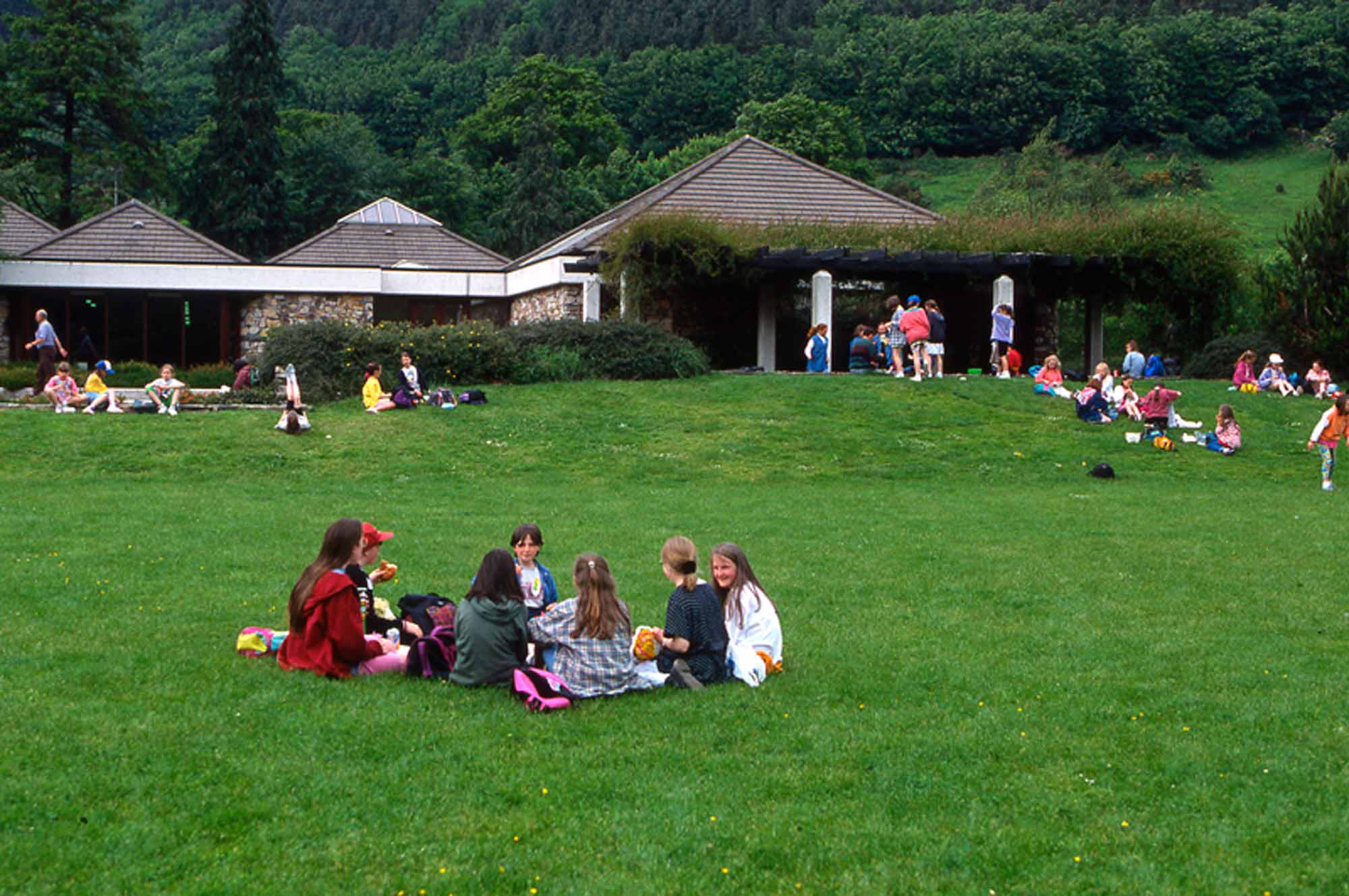 https://mdw-travel-data-us-east-1.s3.amazonaws.com/img/country/Ireland/Glendalough-Visitor-Centre/img_04.jpg