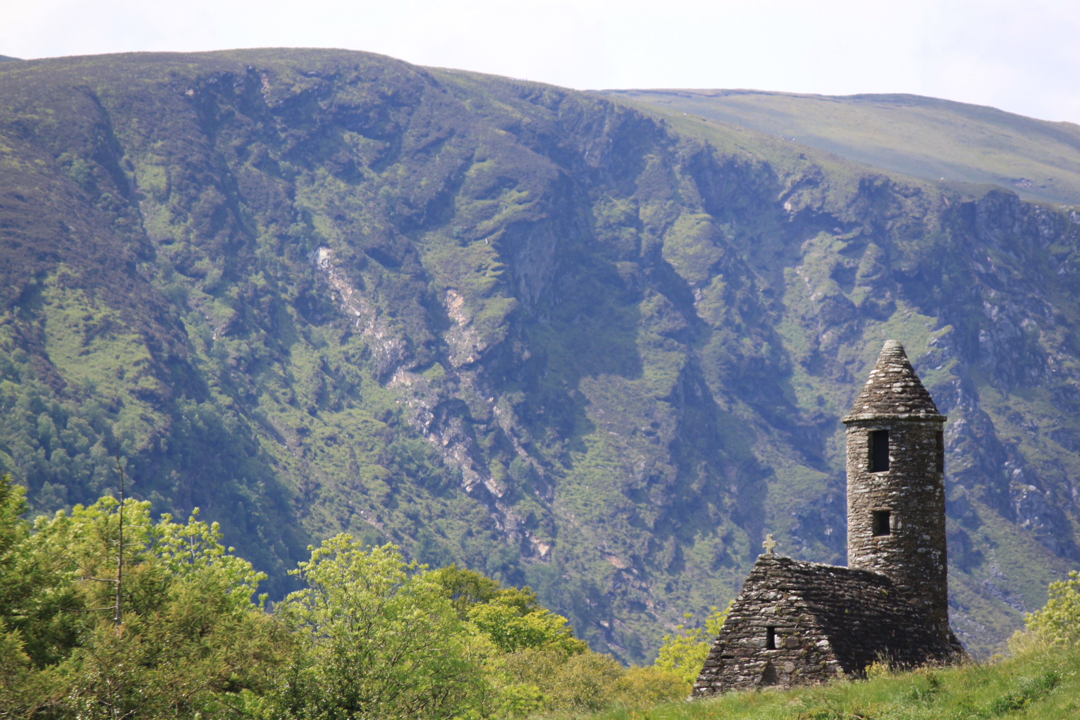 https://mdw-travel-data-us-east-1.s3.amazonaws.com/img/country/Ireland/Glendalough/img_01.jpg
