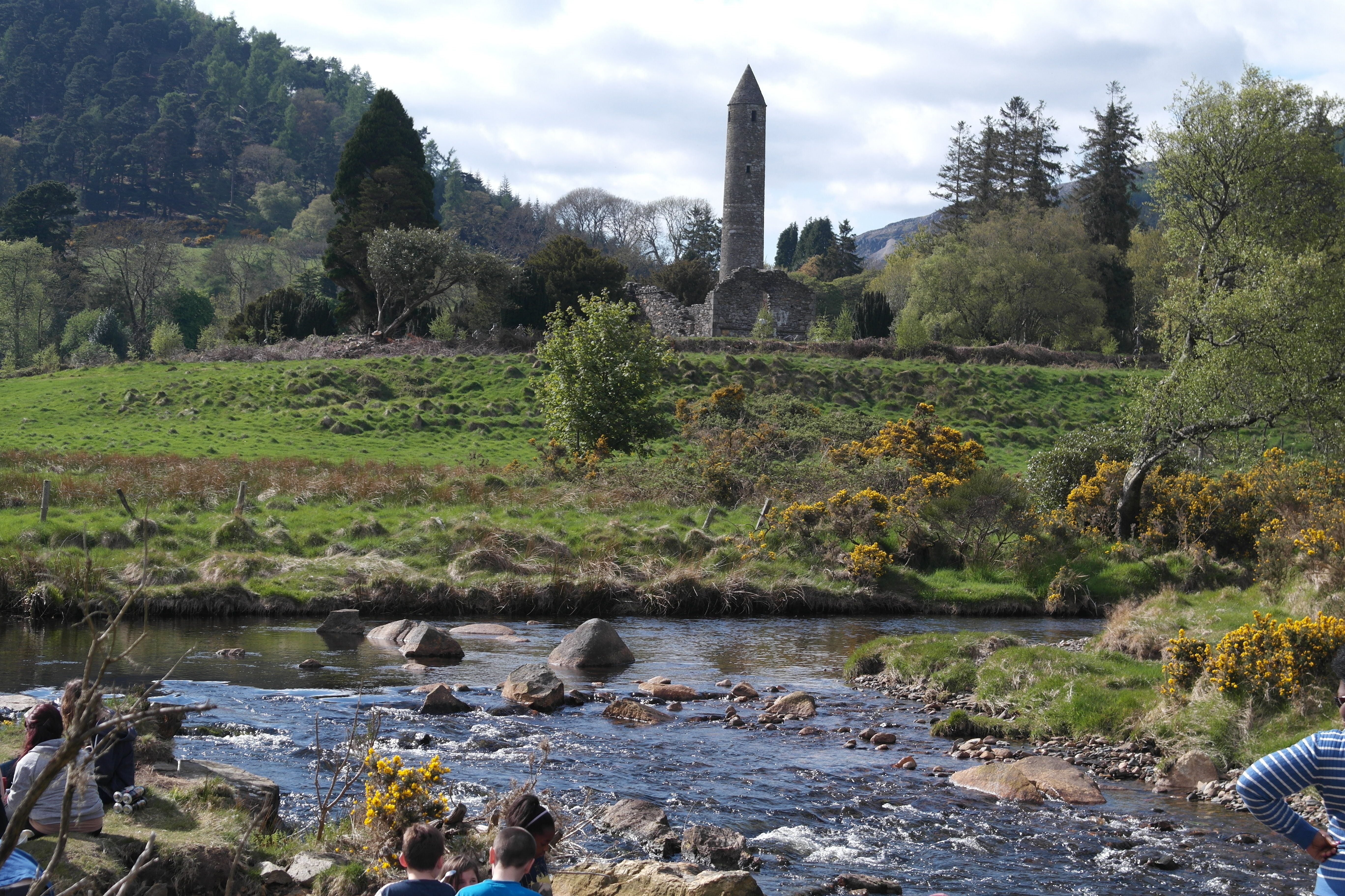 https://mdw-travel-data-us-east-1.s3.amazonaws.com/img/country/Ireland/Glendalough/img_05.jpg