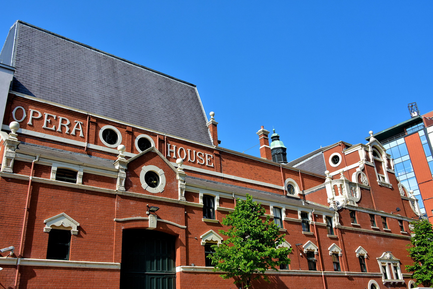 https://mdw-travel-data-us-east-1.s3.amazonaws.com/img/country/Ireland/Grand-Opera-House/img_03.jpg