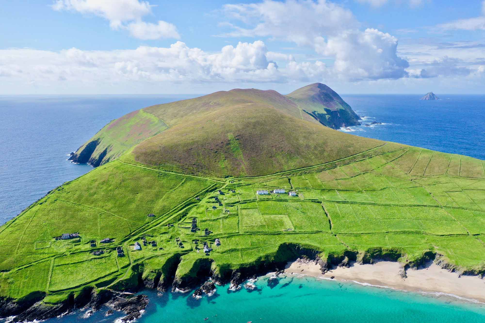 https://mdw-travel-data-us-east-1.s3.amazonaws.com/img/country/Ireland/Great-Blasket-Centre/img_01.jpg