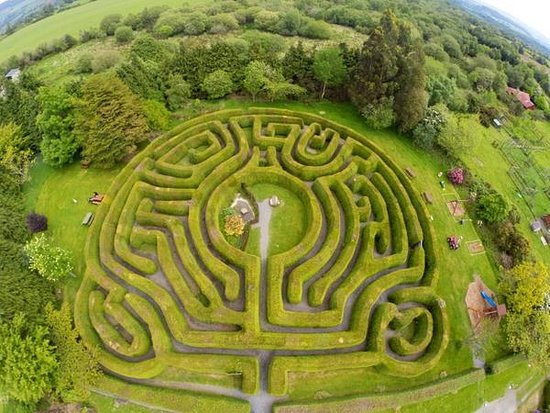 https://mdw-travel-data-us-east-1.s3.amazonaws.com/img/country/Ireland/Greenan-Maze/img_02.jpg