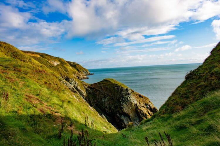 https://mdw-travel-data-us-east-1.s3.amazonaws.com/img/country/Ireland/Howth-Cliff-Walk/img_03.jpg