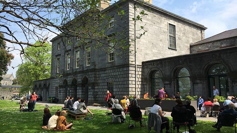 https://mdw-travel-data-us-east-1.s3.amazonaws.com/img/country/Ireland/Hunt-Museum/img_02.jpg