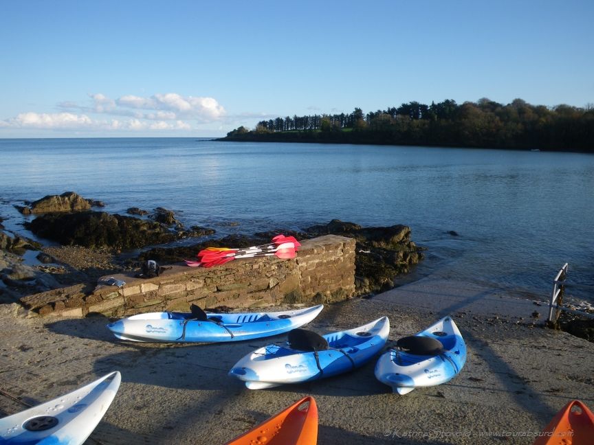 https://mdw-travel-data-us-east-1.s3.amazonaws.com/img/country/Ireland/Inny-Kayakers/img_03.jpg