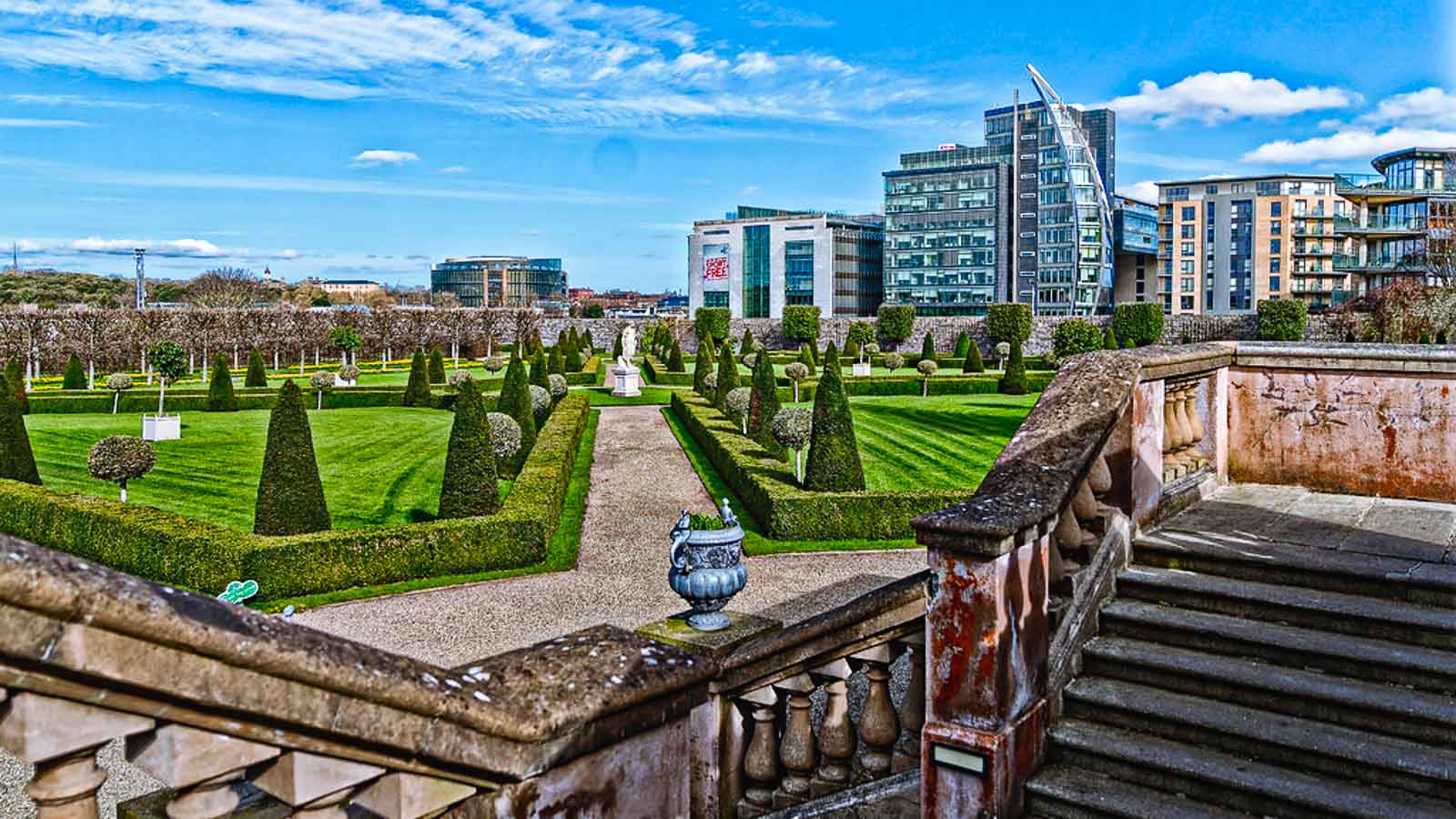 https://mdw-travel-data-us-east-1.s3.amazonaws.com/img/country/Ireland/Irish-Museum-of-Modern-Art--IMMA-/img_01.jpg