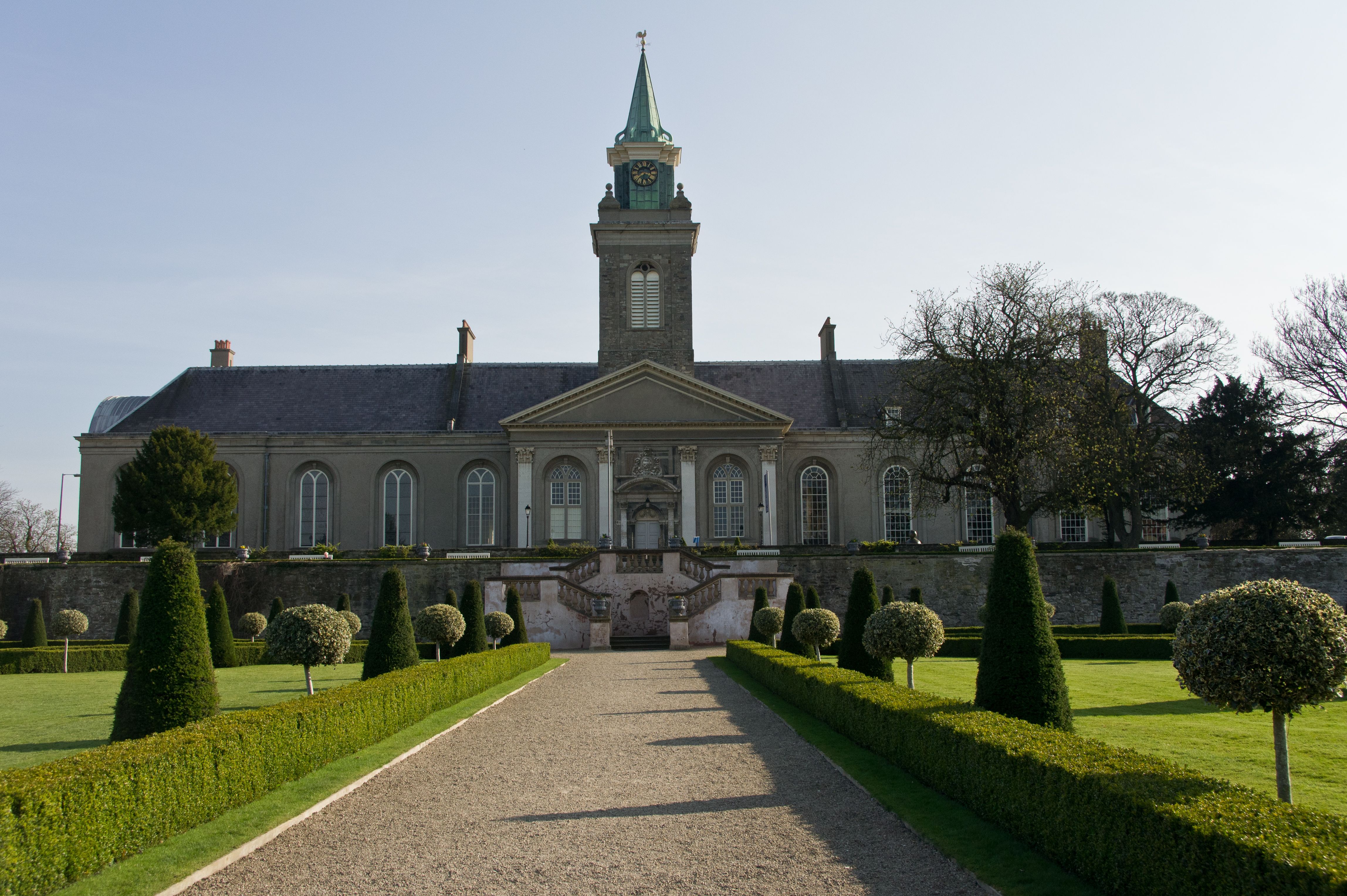 https://mdw-travel-data-us-east-1.s3.amazonaws.com/img/country/Ireland/Irish-Museum-of-Modern-Art--IMMA-/img_02.jpg