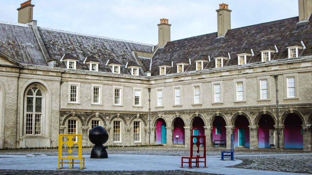 https://mdw-travel-data-us-east-1.s3.amazonaws.com/img/country/Ireland/Irish-Museum-of-Modern-Art--IMMA-/img_03.jpg