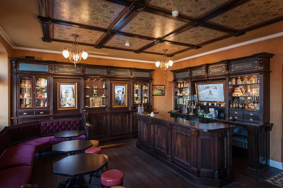 https://mdw-travel-data-us-east-1.s3.amazonaws.com/img/country/Ireland/Irish-Whiskey-Museum/img_03.jpg