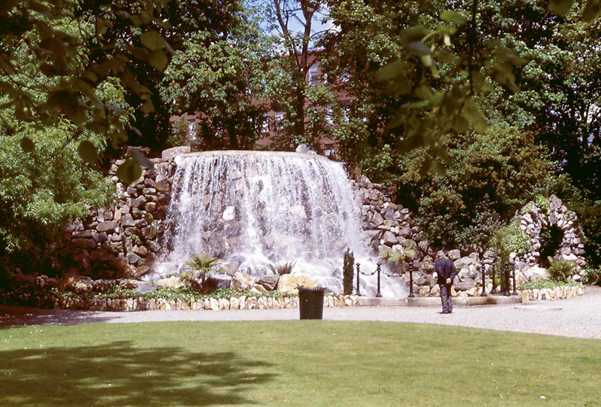 https://mdw-travel-data-us-east-1.s3.amazonaws.com/img/country/Ireland/Iveagh-Gardens/img_02.jpg