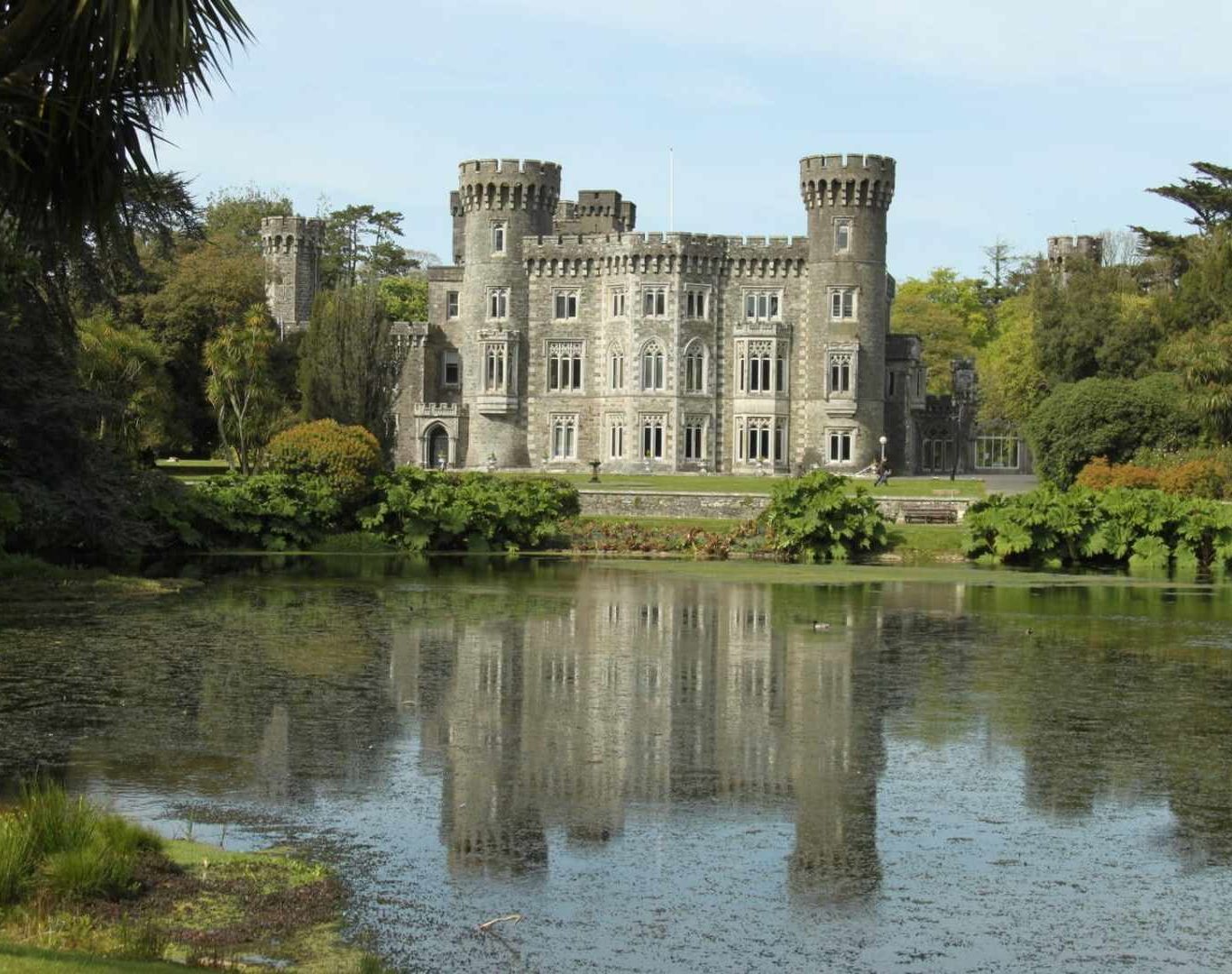 https://mdw-travel-data-us-east-1.s3.amazonaws.com/img/country/Ireland/Johnstown-Castle-Estate-Museum-and-Gardens/img_02.jpg