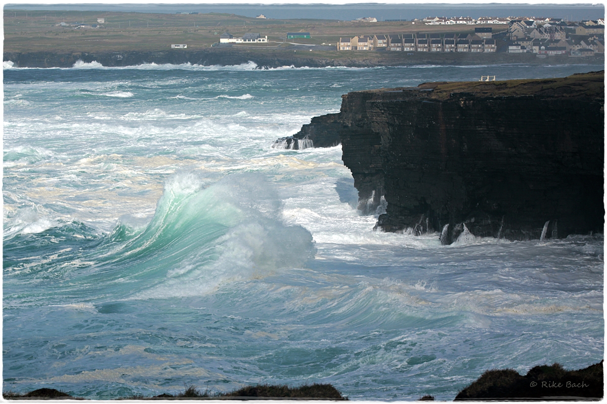https://mdw-travel-data-us-east-1.s3.amazonaws.com/img/country/Ireland/Kilkee-Cliff-Walk/img_01.jpg