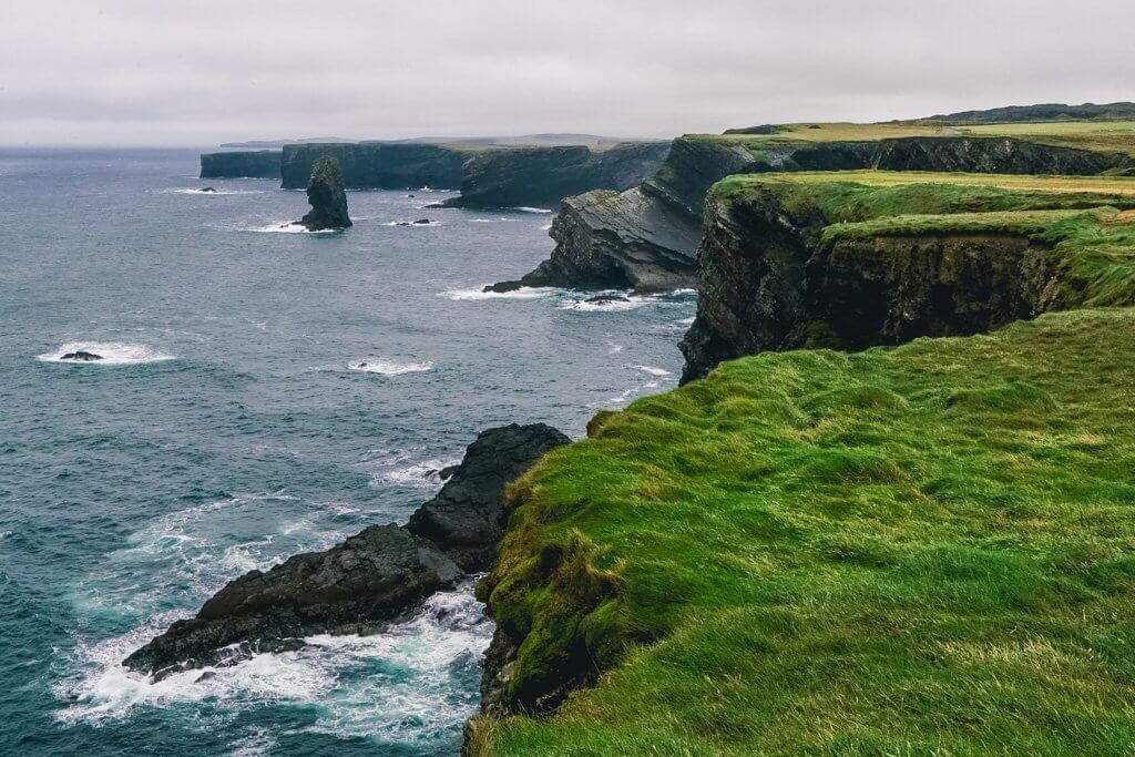 https://mdw-travel-data-us-east-1.s3.amazonaws.com/img/country/Ireland/Kilkee-Cliffs/img_01.jpg