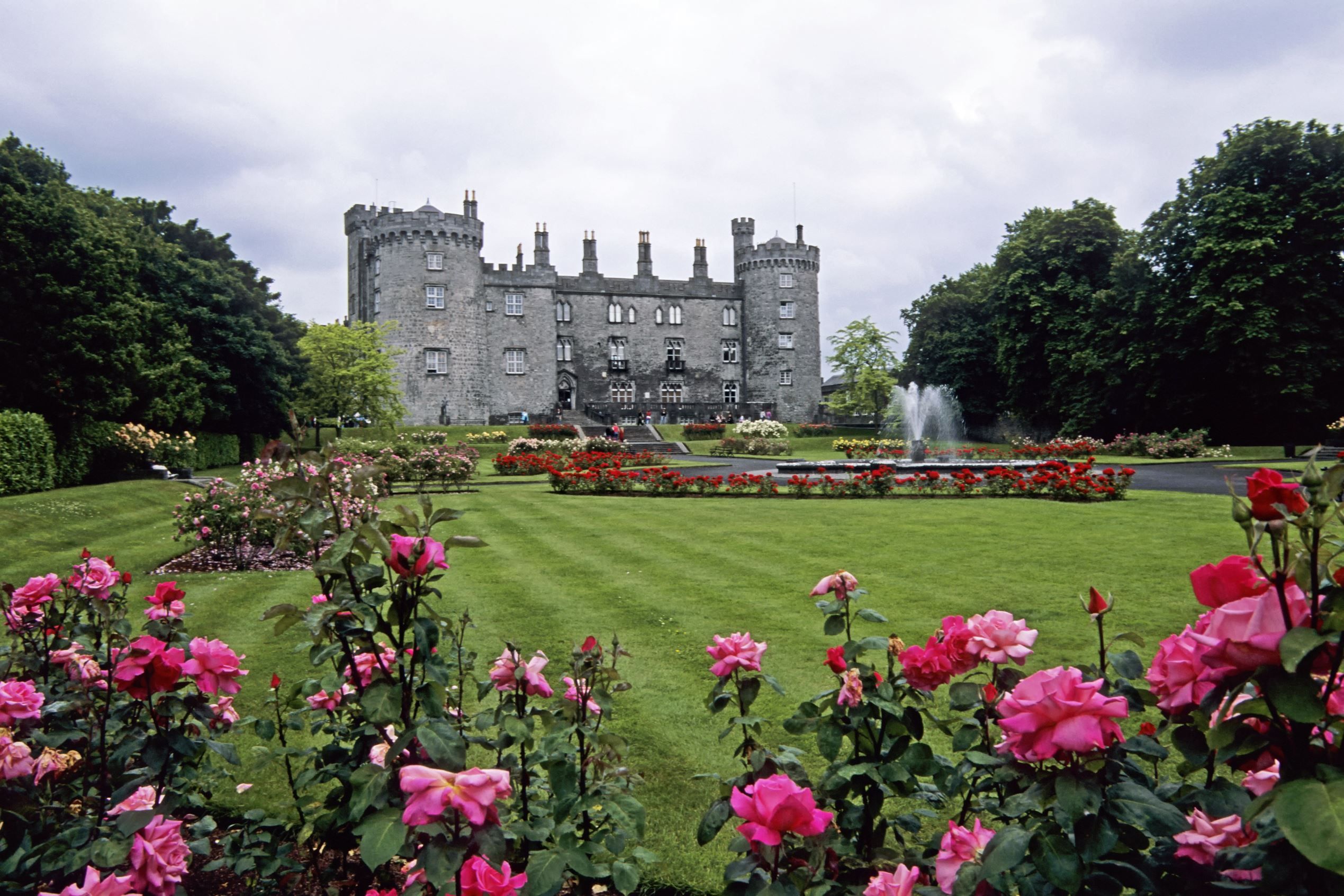 https://mdw-travel-data-us-east-1.s3.amazonaws.com/img/country/Ireland/Kilkenny-City-Tours/img_03.jpg