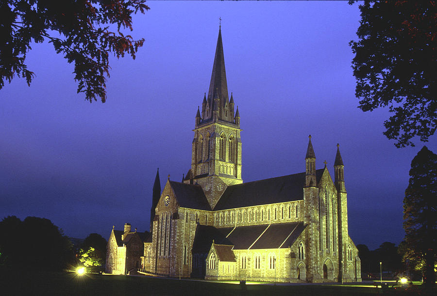 https://mdw-travel-data-us-east-1.s3.amazonaws.com/img/country/Ireland/Killarney-Cathedral/img_02.jpg