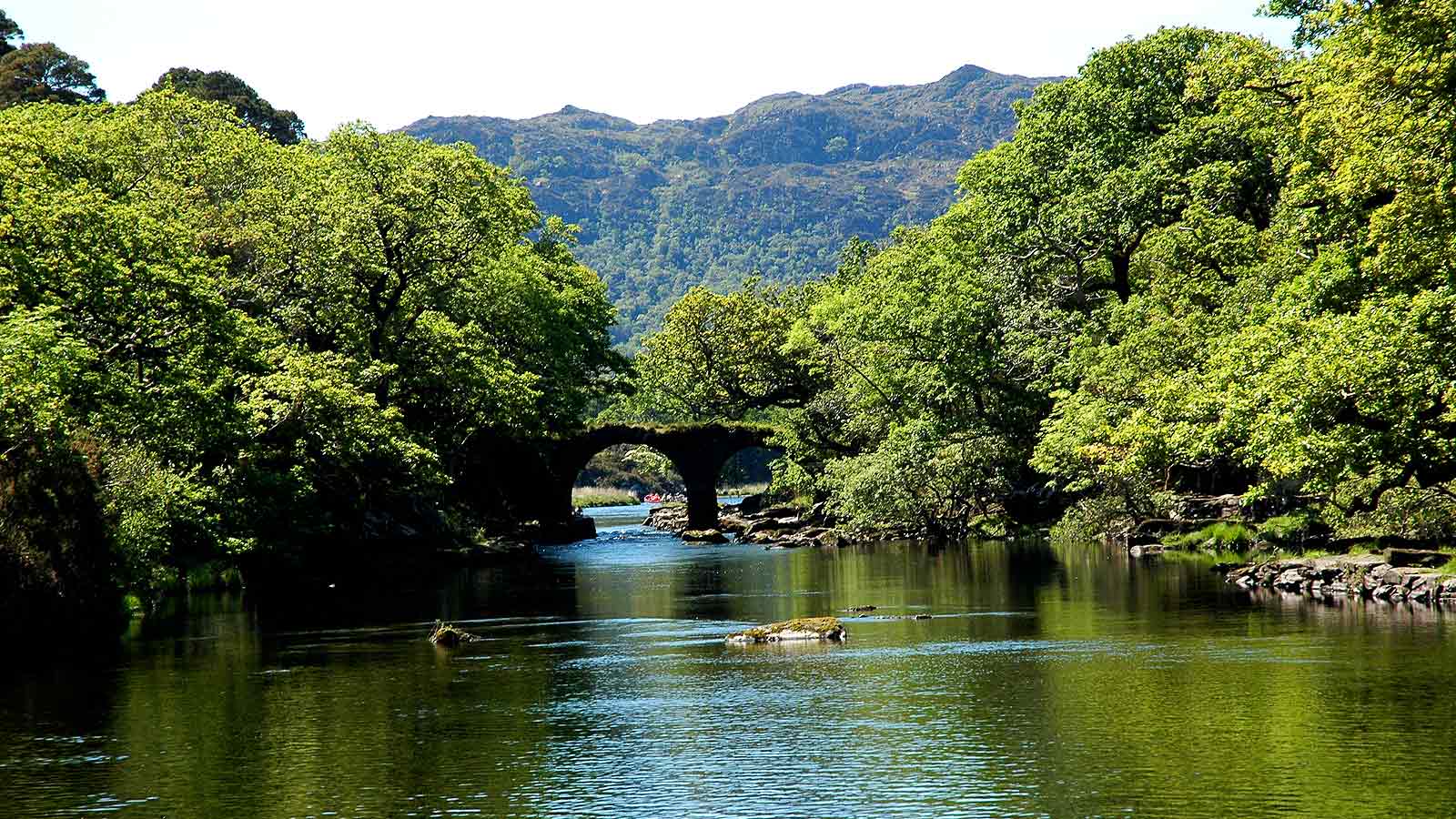 https://mdw-travel-data-us-east-1.s3.amazonaws.com/img/country/Ireland/Killarney-Lakes/img_01.jpg