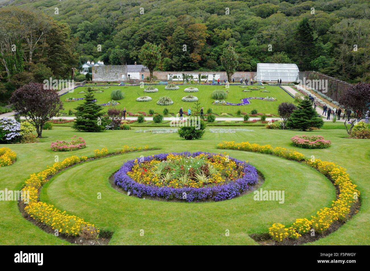https://mdw-travel-data-us-east-1.s3.amazonaws.com/img/country/Ireland/Kylemore-Abbey-and-Victorian-Walled-Garden/img_01.jpg