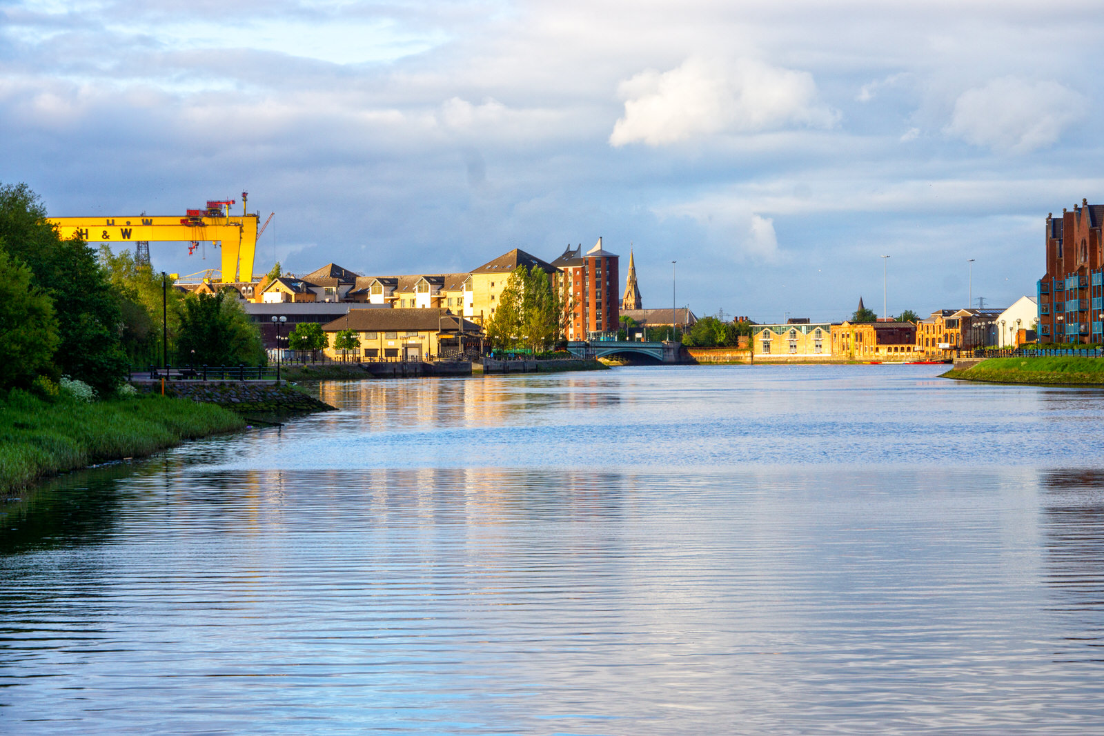 https://mdw-travel-data-us-east-1.s3.amazonaws.com/img/country/Ireland/Lagan-Towpath/img_01.jpg