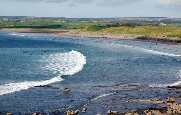 https://mdw-travel-data-us-east-1.s3.amazonaws.com/img/country/Ireland/Lahinch-Beach/img_03.jpg
