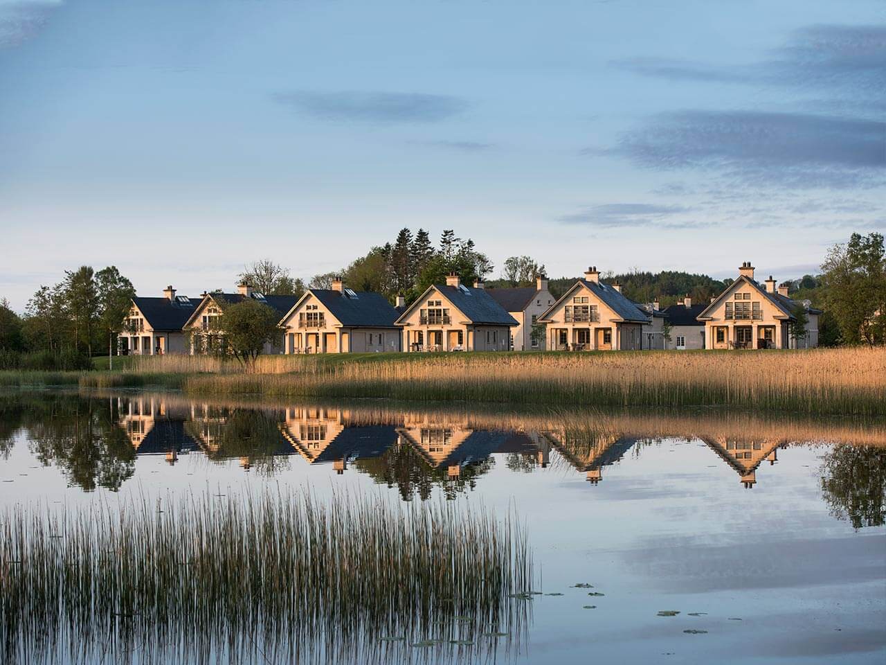 https://mdw-travel-data-us-east-1.s3.amazonaws.com/img/country/Ireland/Lough-Erne/img_03.jpg