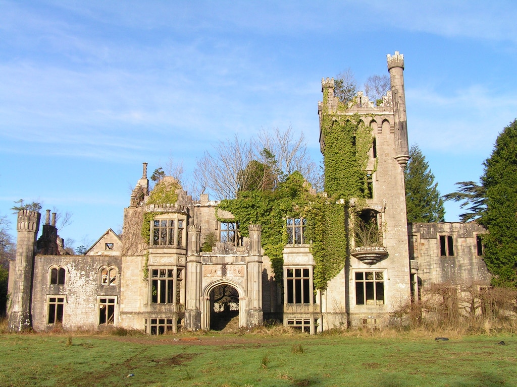 https://mdw-travel-data-us-east-1.s3.amazonaws.com/img/country/Ireland/Lough-Eske-Castle/img_02.jpg