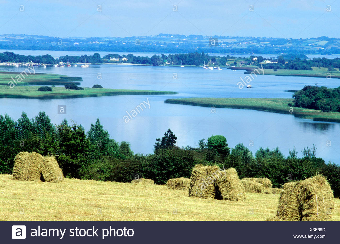 https://mdw-travel-data-us-east-1.s3.amazonaws.com/img/country/Ireland/Lough-Ree/img_01.jpg