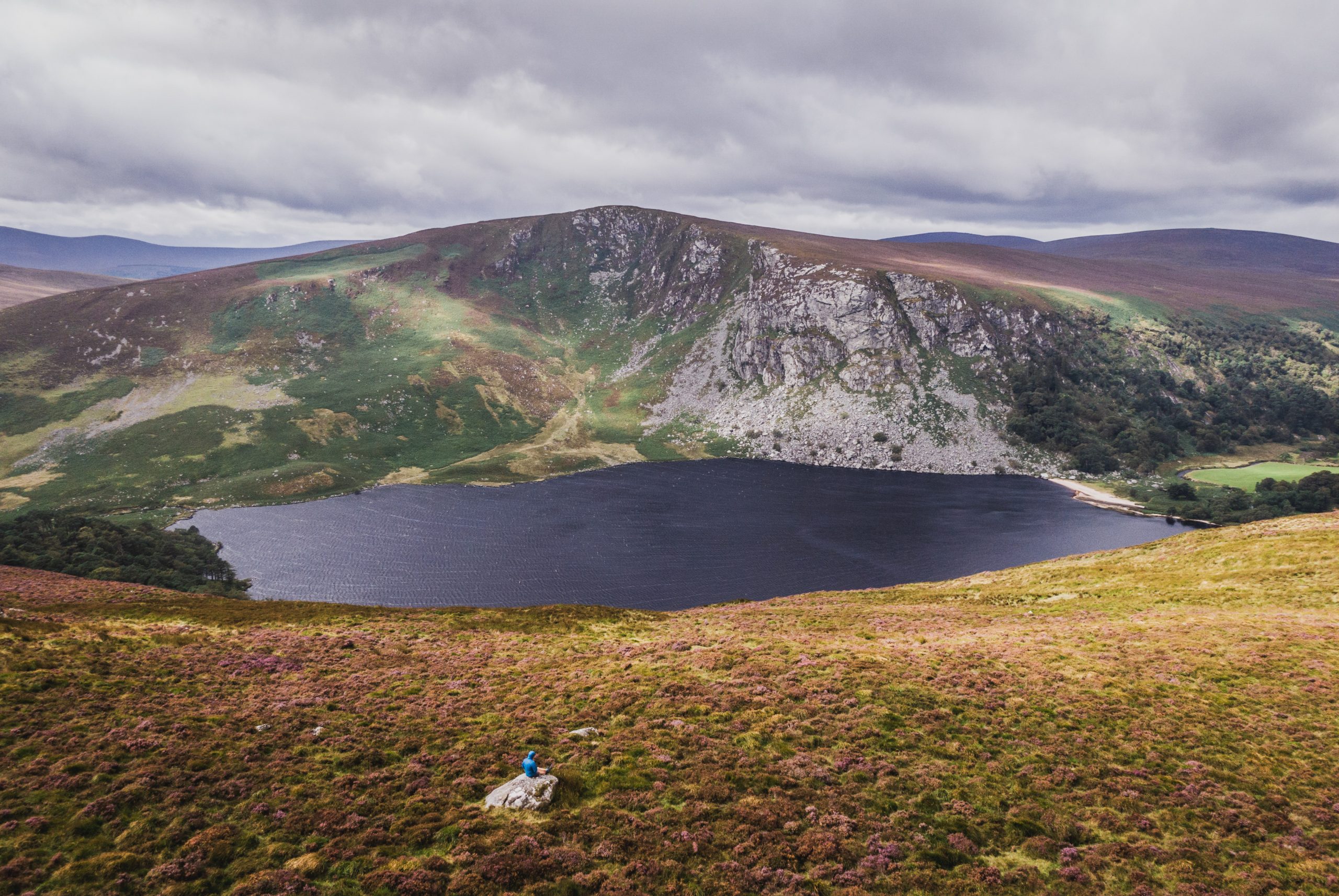 https://mdw-travel-data-us-east-1.s3.amazonaws.com/img/country/Ireland/Lough-Tay/img_03.jpg