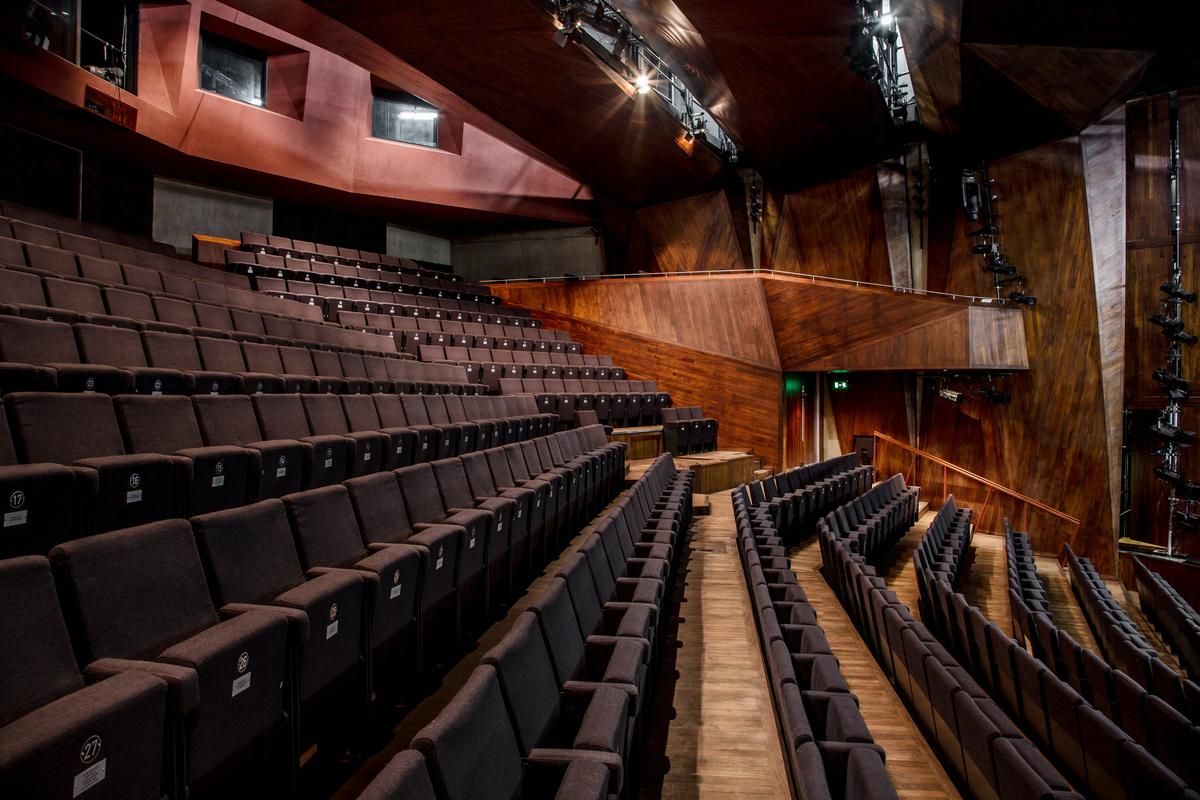 https://mdw-travel-data-us-east-1.s3.amazonaws.com/img/country/Ireland/Lyric-Theatre/img_01.jpg