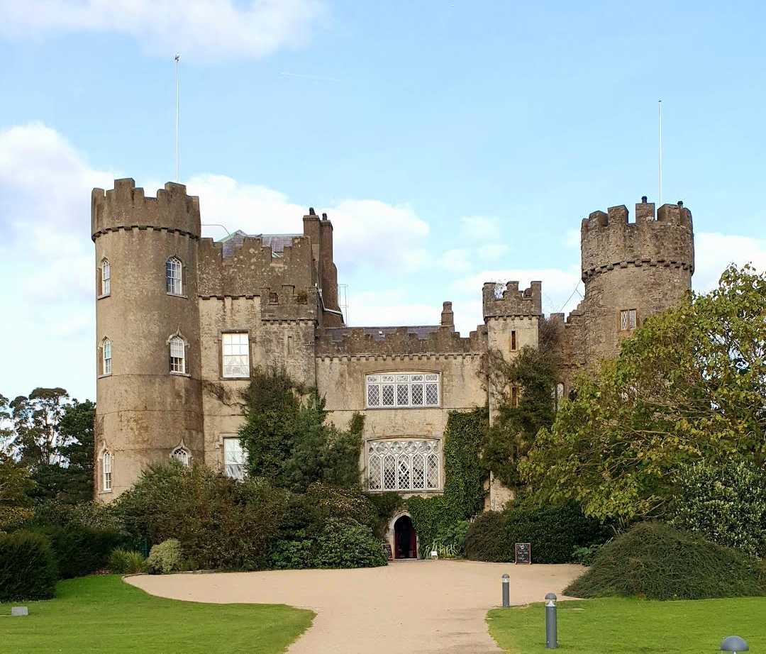 https://mdw-travel-data-us-east-1.s3.amazonaws.com/img/country/Ireland/Malahide-Beach/img_03.jpg