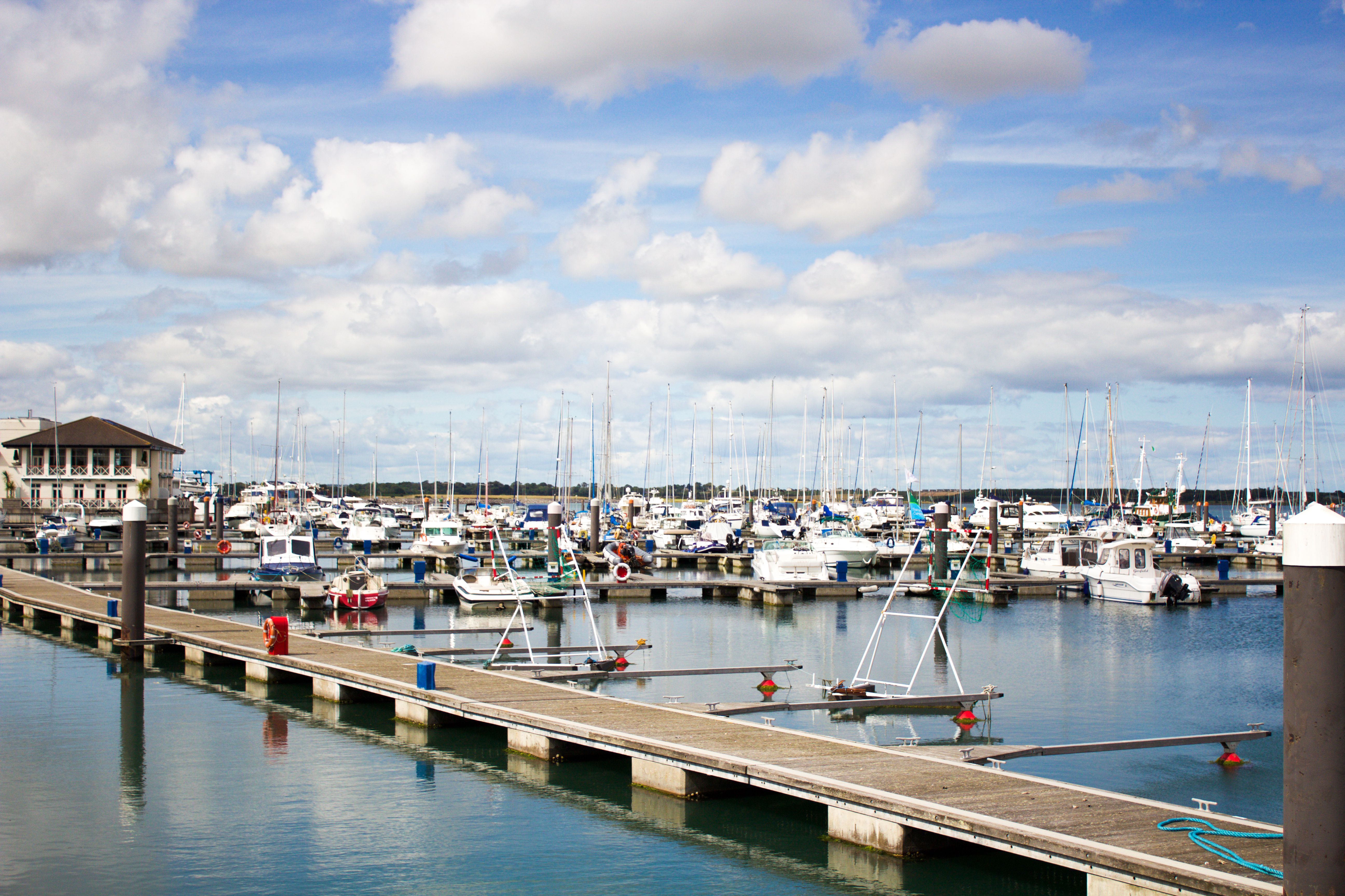 https://mdw-travel-data-us-east-1.s3.amazonaws.com/img/country/Ireland/Malahide-Marina/img_00.jpg
