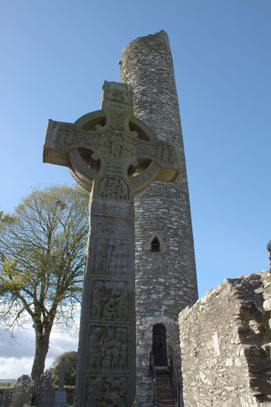 https://mdw-travel-data-us-east-1.s3.amazonaws.com/img/country/Ireland/Monasterboice/img_01.jpg