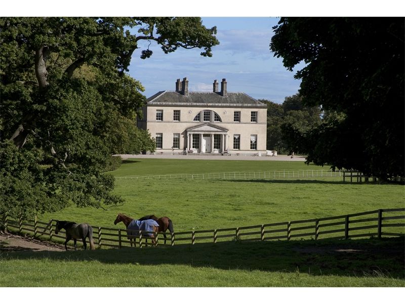 https://mdw-travel-data-us-east-1.s3.amazonaws.com/img/country/Ireland/Mount-Kennedy/img_00.jpg