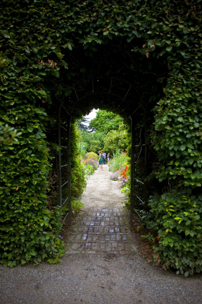 https://mdw-travel-data-us-east-1.s3.amazonaws.com/img/country/Ireland/Mount-Usher-Gardens/img_03.jpg