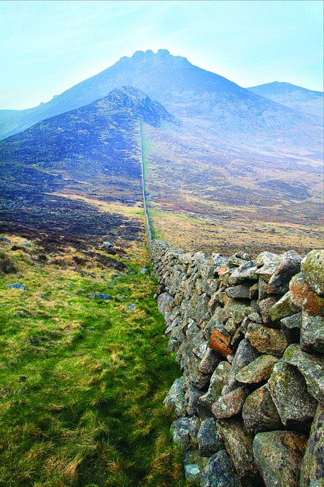 https://mdw-travel-data-us-east-1.s3.amazonaws.com/img/country/Ireland/Mourne-Mountains/img_01.jpg