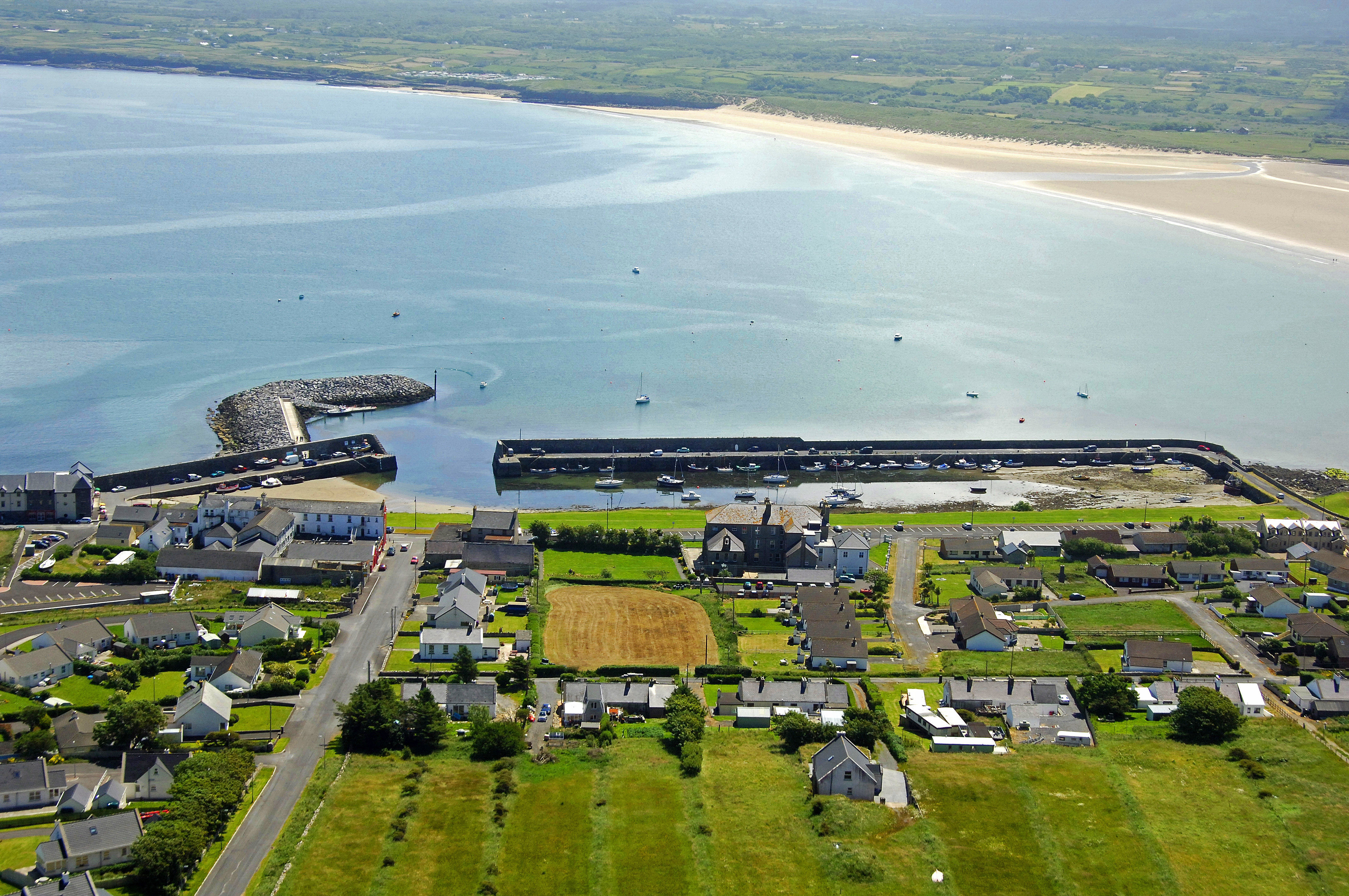 https://mdw-travel-data-us-east-1.s3.amazonaws.com/img/country/Ireland/Mullaghmore/img_02.jpg
