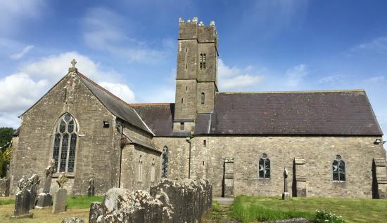 https://mdw-travel-data-us-east-1.s3.amazonaws.com/img/country/Ireland/Multyfarnham-Franciscan-Friary/img_01.jpg