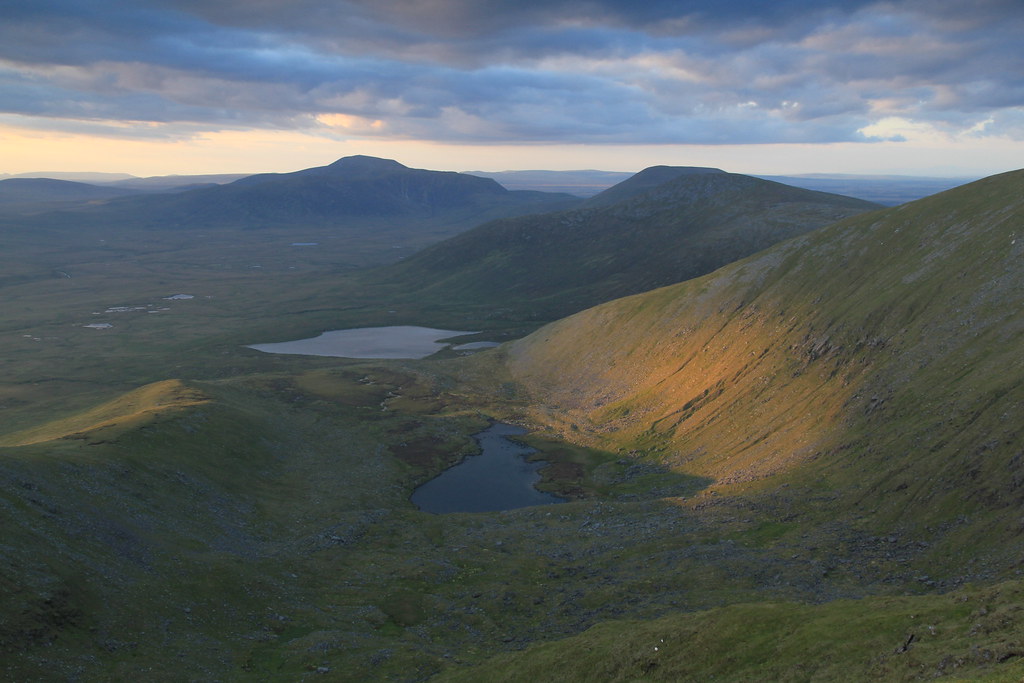 https://mdw-travel-data-us-east-1.s3.amazonaws.com/img/country/Ireland/Nephin-Beg-Range/img_00.jpg