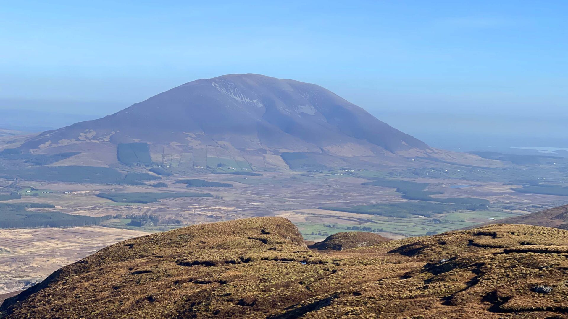https://mdw-travel-data-us-east-1.s3.amazonaws.com/img/country/Ireland/Nephin-Beg-Range/img_03.jpg