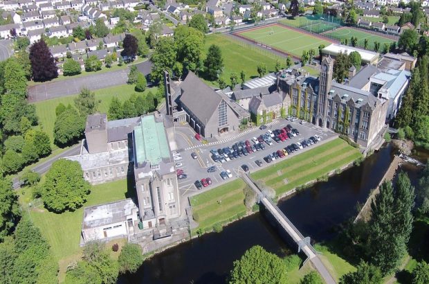 https://mdw-travel-data-us-east-1.s3.amazonaws.com/img/country/Ireland/Newbridge-Demesne/img_00.jpg