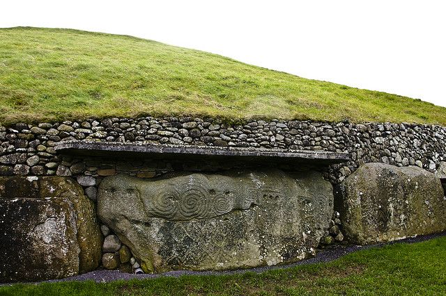 https://mdw-travel-data-us-east-1.s3.amazonaws.com/img/country/Ireland/Newgrange/img_01.jpg