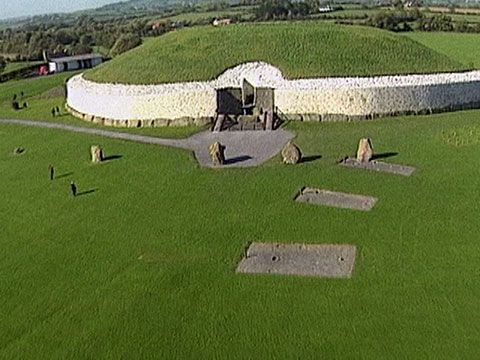 https://mdw-travel-data-us-east-1.s3.amazonaws.com/img/country/Ireland/Newgrange/img_03.jpg