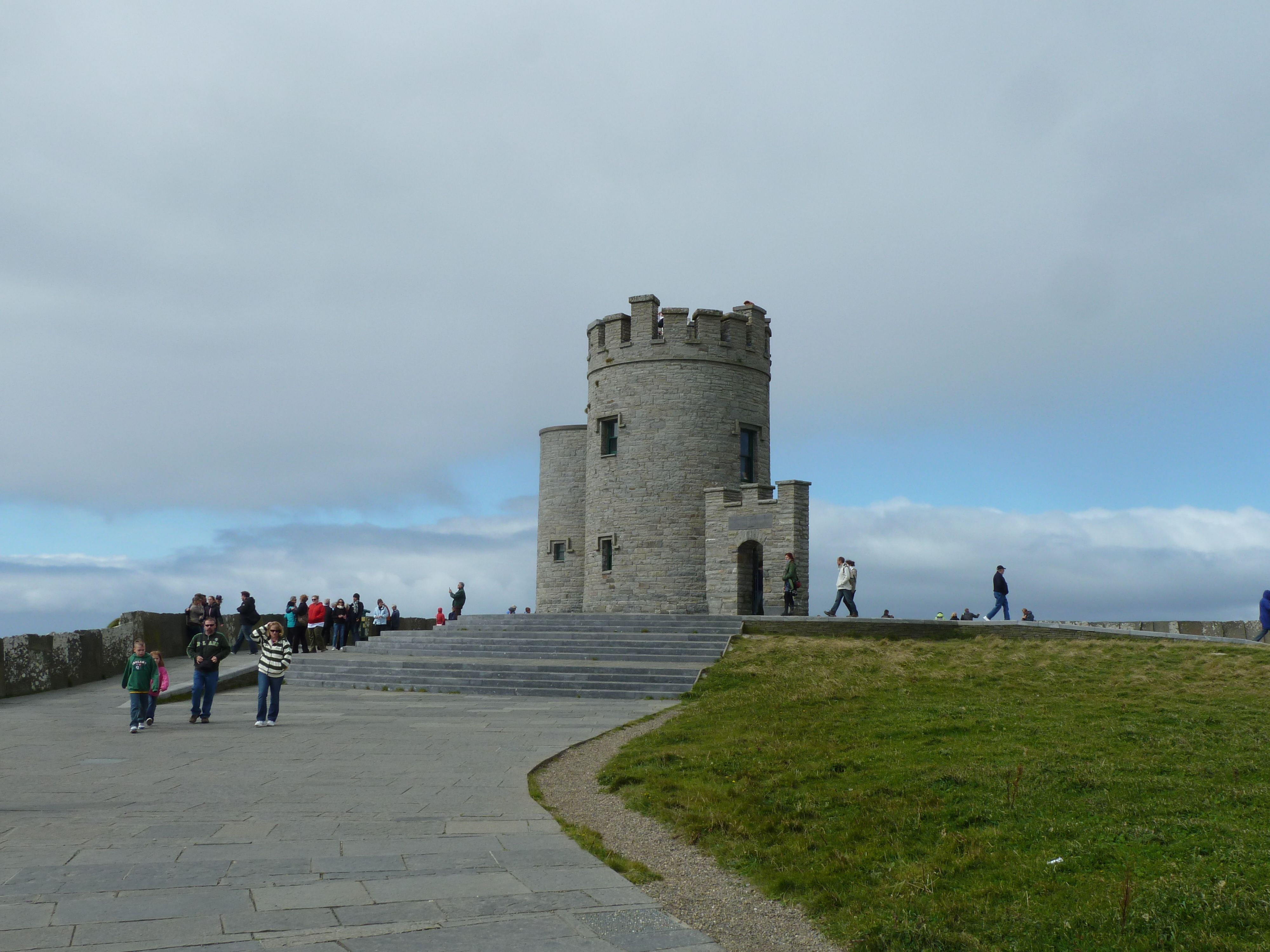 https://mdw-travel-data-us-east-1.s3.amazonaws.com/img/country/Ireland/OBriens-Tower/img_03.jpg
