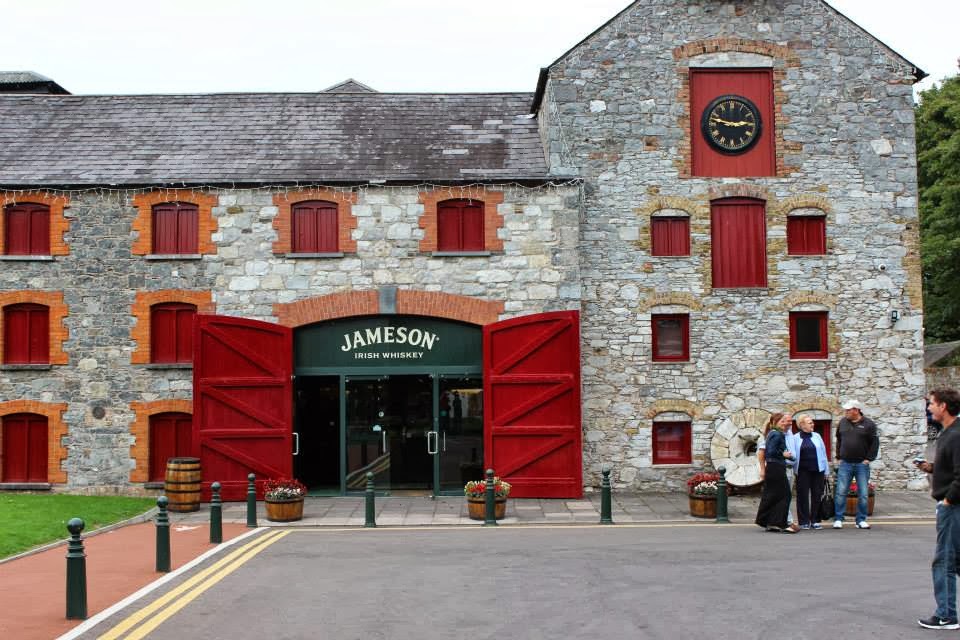 https://mdw-travel-data-us-east-1.s3.amazonaws.com/img/country/Ireland/Old-Midleton-Distillery/img_00.jpg