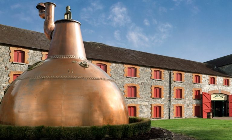 https://mdw-travel-data-us-east-1.s3.amazonaws.com/img/country/Ireland/Old-Midleton-Distillery/img_03.jpg