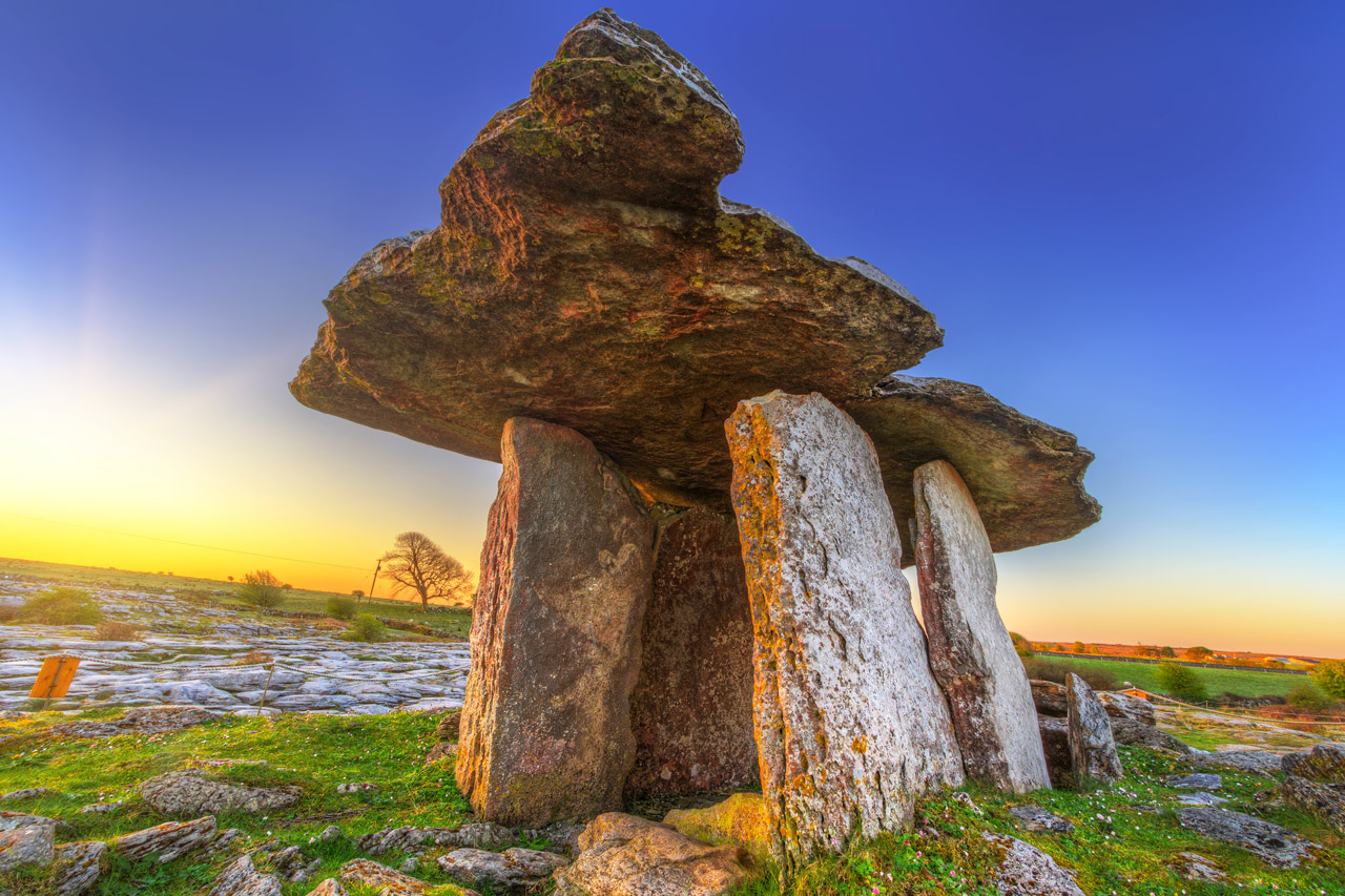 https://mdw-travel-data-us-east-1.s3.amazonaws.com/img/country/Ireland/Poulnabrone-Dolmen/img_01.jpg