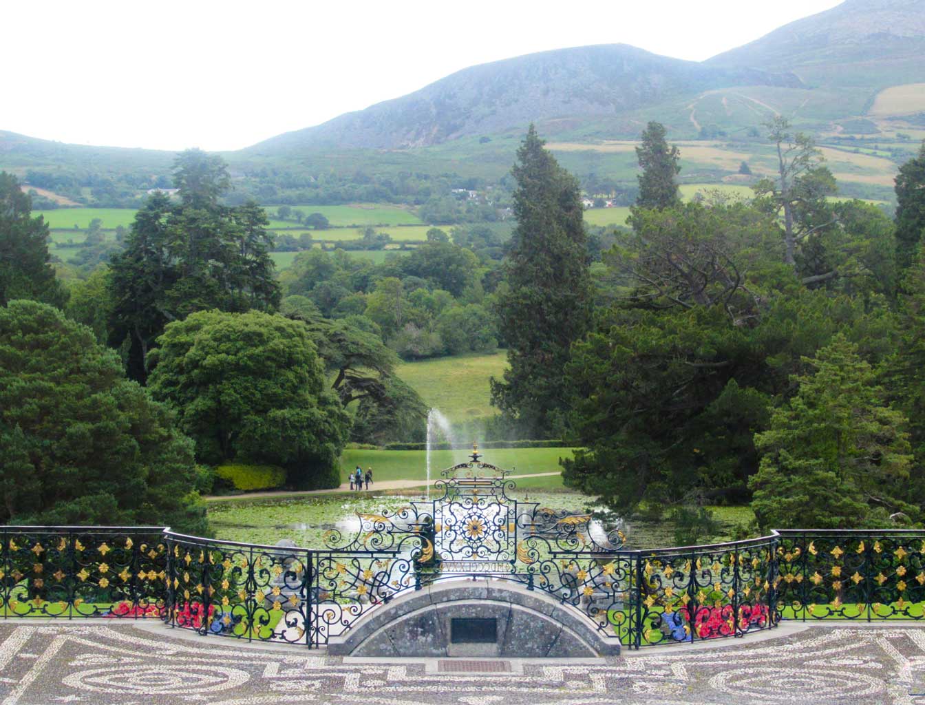 https://mdw-travel-data-us-east-1.s3.amazonaws.com/img/country/Ireland/Powerscourt-Gardens/img_01.jpg