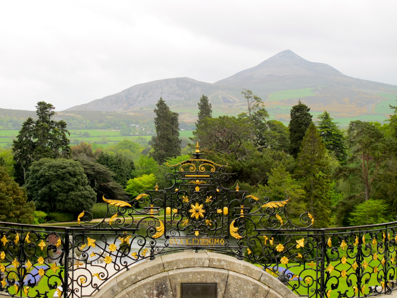 https://mdw-travel-data-us-east-1.s3.amazonaws.com/img/country/Ireland/Powerscourt-Gardens/img_02.jpg
