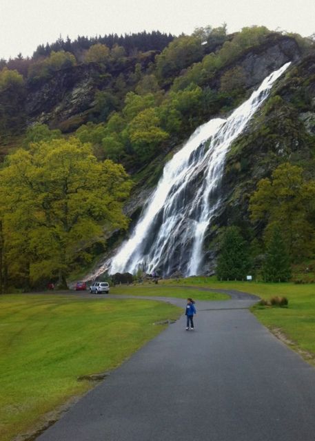 https://mdw-travel-data-us-east-1.s3.amazonaws.com/img/country/Ireland/Powerscourt-Waterfall/img_02.jpg