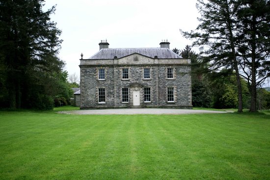 https://mdw-travel-data-us-east-1.s3.amazonaws.com/img/country/Ireland/Prehen-House/img_03.jpg